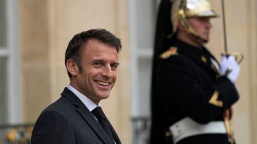Emmanuel Macron, Präsident von Frankreich, zeigt sich gerne sportlich. Sendet er mit seinem neusten Foto sogar eine Botschaft? Foto: Michel Euler/AP/dpa