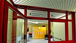 Der Zugang zu dieser Intensivstation an der Uniklinik ist wegen des Keims gesperrt. Foto: dpa