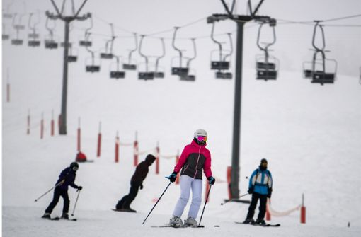 Wer in die Berge Österreichs Skifahren geht, muss gut ausgerüstet sein. Foto: dpa