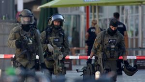 Der Täter muss nach dem Zugriff der Polizei reanimiert werden. Der Bereich um den Hauptbahnhof Köln soll dennoch weiter gemieden werden. Foto: dpa