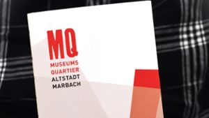 Der neue Flyer informiert über die fünf Museen in der Altstadt. Foto: Ella Kempf