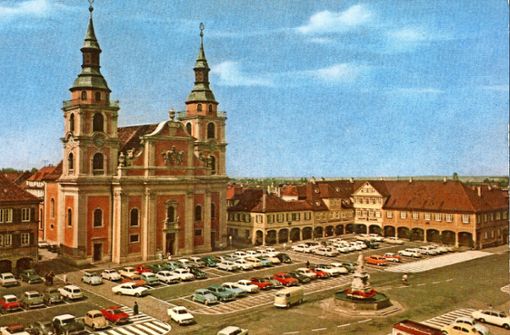 Bis 1992 durften Autos auf dem Platz parken.  Foto: Stadtarchiv Ludwigsburg