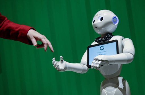 Ist das der neue Kollege? Intelligente Roboter   gehören zu den faszinierenden Entwicklungen. Foto: dpa/Axel Heimken