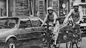 Cornelius Gruner mit seiner Frau: In den 1980er Jahren hat man unter anderen Voraussetzungen für den Stuttgarter Radverkehr gekämpft. Foto:  