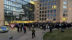 Am Donnerstag gab es Protest vorm Russischen Konsulat in Feuerbach. Auch am Schlossplatz wurde demonstriert. Bilder gibt es in unserer Galerie. Foto: SDMG/ Schulz