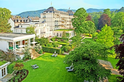 146 Jahre Tradition: Das Brenners Park-Hotel mit seinem Haupthaus samt Orangerie, links daneben die Villa Stéphanie und das Schwimmbad Foto: Brenners Park-Hotel