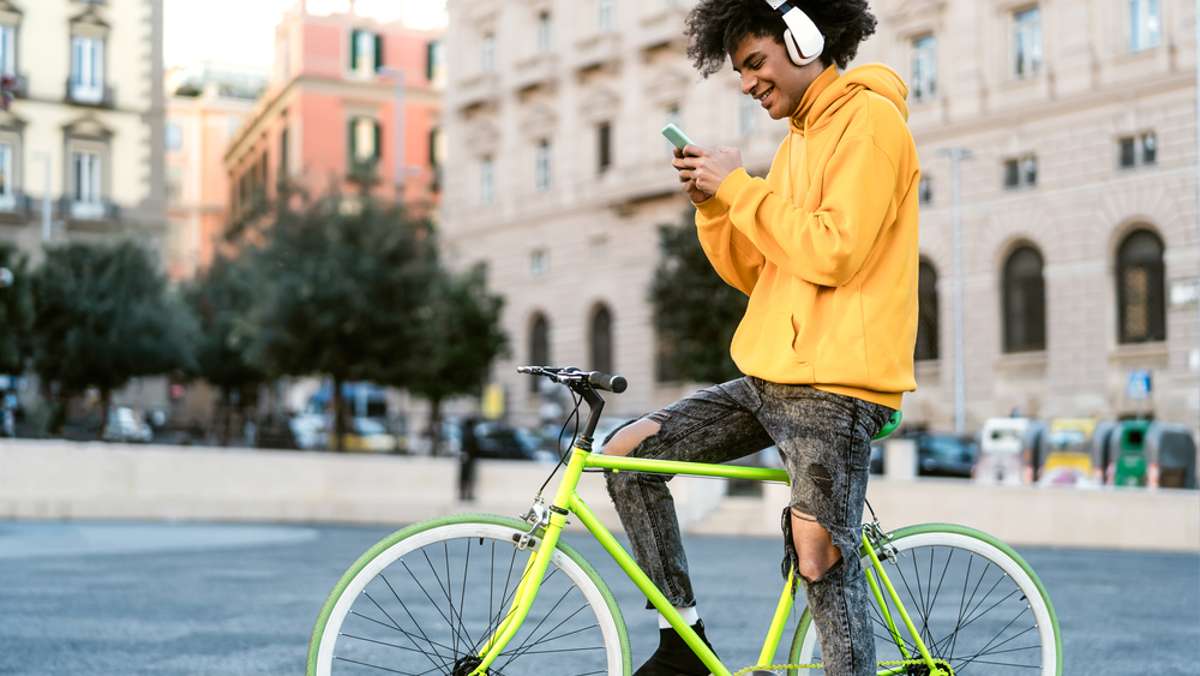 Vorschaubild zum Artikel Darf man mit Kopfhörern Fahrrad fahren?