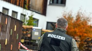 Nach einer Razzia in Mittelfranken ist einer der verletzten Polizisten gestorben. Foto: dpa