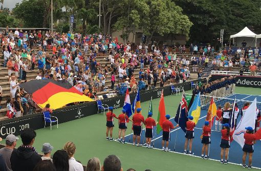 Bei der deutschen Nationalhymne während des Tennis-Fed-Cup auf Hawaii kommt es zu einem Zwischenfall. Foto: dpa