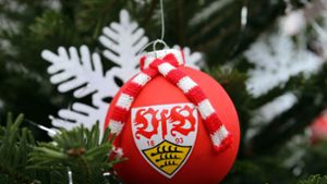 Spezielle Geschenke, auch für Fussball-Liebhaber, gibt es auf den alternativen Weihnachtsmärkten in Stuttgart und in der Region. Foto: Pressefoto Baumann