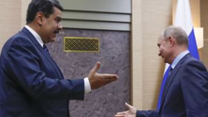 Mit Wladimir Putin (rechts) hat Nicolas Maduro einen starken Mann an seiner Seite. Foto: Reuters
