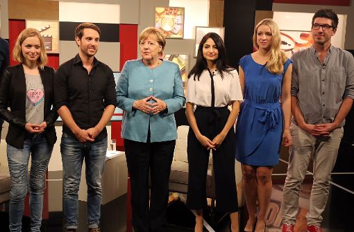Eine Stunde lang durften vier YouTuber Bundeskanzlerin Angela Merkel im YouTube-Studio in Berlin interviewen. Foto: dpa