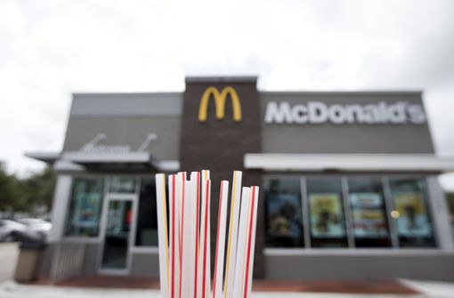 Trinkhalme aus Plastik sollen bei McDonald’s der Vergangenheit angehören. Foto: AP