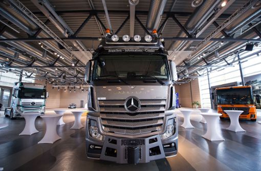 Für die Truck-Kunden  schafft  Daimler einen speziellen  Finanzdienstleister. Foto: Max Kovalenko