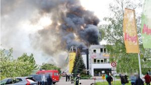 Schorndorf-Miedelsbach: Großbrand in einer Lagerhalle verursacht Millionenschaden