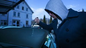 In Plochingen sind neun Autos mit einem spitzen Gegenstand zerkratzt worden. Foto: Symbolfoto