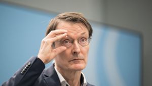 Will die Homöopathie als Kassenleistung streichen: Bundesgesundheitsminister Karl Lauterbach (SPD) Foto: dpa/Sebastian Gollnow