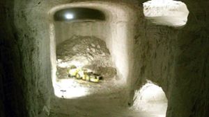 Ein Mann wurde leblos neben seinem Fahrzeug in einem Salzbergwerk gefunden (Symbolbild). Foto: dpa