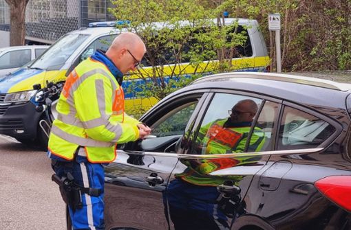 Die Fahrzeugpapiere bitte – die Polizei nutzte auch das belehrende Gespräch. Foto: 7aktuell.de/Andreas Werner