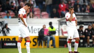 Große Enttäuschung bei Benjamin Pavard (links) und Emiliano Insua vom VfB Stuttgart. Foto: Bongarts