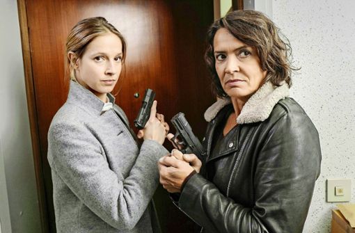 Die Ludwigshafener Tatort-Kommissarinnen Lena Odenthal (Ulrike Folkerts) und Johanna Stern (Lisa Bitter) ermitteln. Foto: SWR/Jacqueline Krause-Burberg
