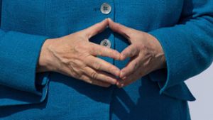 Das Ende einer Ära: Die Merkel-Raute ist vielleicht eine der bekanntesten Handgesten der Welt. Angela Merkel erklärte einmal dazu, dass die Geste ihr eine aufrechte Haltung ermögliche. Foto: dpa/Bernd Thissen