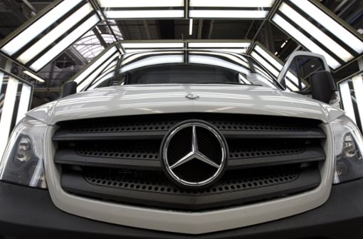 Daimler rechnet damit, dass der Rechtskonflikt den Autobauer knapp zwei Milliarden Euro kosten dürfte. Foto: AP/Michael Sohn