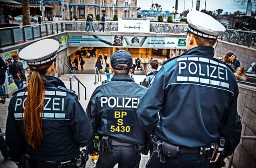 Mit der Sicherheitskonzeption Stuttgart ist mehr Polizei in der City unterwegs Foto: Lg/Leif Piechowski (Archiv)
