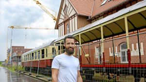 Benjamin Geier steckt viel Herzblut und Geld in sein  Bahnhofs-Projekt. Foto: Avanti/Ralf Poller