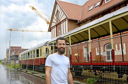 Benjamin Geier steckt viel Herzblut und Geld in sein  Bahnhofs-Projekt. Foto: Avanti/Ralf Poller
