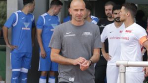 Die  gastgebende Mannschaft  um den Trainer Giuseppe Greco empfängt den FC Holzhausen. Foto: Patricia Sigerist