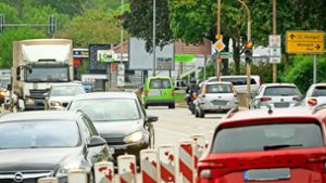 Eine Dauerbelastung für die Bürger von Vaihingen-Enzweihingen: der nimmer enden wollende Fluss durchfahrender Autos und Lastwagen Foto: Simon Granville