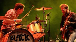 Dan Auerbach (re.) und Patrick Carney bilden The Black Keys – hier beim Coachella Music and Arts Festival 2011 Foto: dpa