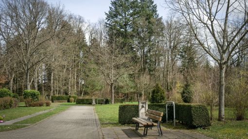 Friolzheim will einen eigenen Friedwald anlegen. Die Fläche grenzt direkt an den hier abgebildeten   Friedhof  der Nachbargemeinde Tiefenbronn. Foto: /Simon Granville