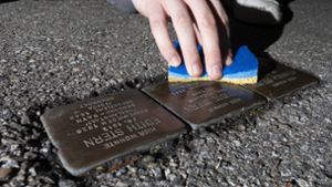 Stolpersteine wie hier in Stuttgarter-Degerloch erinnern an Opfer der Nazis. Foto: Thomas Kraemer