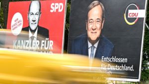 Wahlplakate von SPD und der CDU mit ihren Kanzlerkandidaten Olaf Scholz und Armin Laschet. Foto: dpa/Arne Dedert