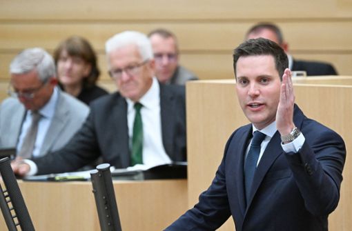 Manuel Hagel spricht am Mittwoch im Stuttgart Landtag. Foto: dpa/Bernd Weißbrod