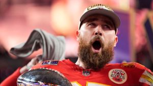 Travis Kelce bleibt zwei weitere Jahre bei den Kansas City Chiefs. Foto: Ashley Landis/AP/dpa