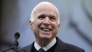 Der republikanische Senator John McCain bricht seine medizinische Behandlung ab. Foto: AP