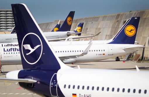 Viele  Lufthansa-Maschinen  sind zurzeit in der Warteschleife. Foto: AFP/DANIEL ROLAND