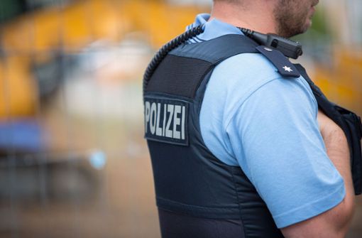 Die Polizei musste dem Mann schließlich Handschelle anlegen. Foto: Eibner-Pressefoto/S. Ringleb