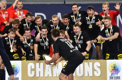 Riesenjubel bei den deutschen U-19-Handballern nach dem EM-Titel-Gewinn in Varazdin. Foto: imago/Vjeran Zganec Rogulja