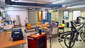 Vom Wäscheservice bis zur Fahrradreparatur: In der Werkstatt von Release können Schwerstabhängige stundenweise arbeiten. Foto: Uwe Collmar