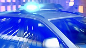 Stuttgart-Degerloch: Mann überfällt Kellnerin und erbeutet mehrere Hundert Euro – Frau verletzt