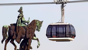 Wie die Dreiseil-Umlaufbahn  in Koblenz würde sich die Stuttgarter Luftseilbahn durch geräumige Gondeln für bis zu 35 Personen auszeichnen. Foto: dpa/Thomas Frey