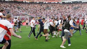 Für den Platzsturm gegen den 1. FC Köln wird der VfB nun zur Kasse gebeten. Foto: Baumann