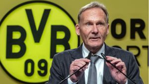 Hans-Joachim Watzke, Geschäftsführer von Borussia Dortmund, spricht auf der Mitgliederversammlung seines Vereins. Foto: dpa/Bernd Thissen