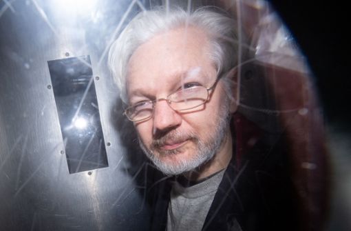 Zuerst flüchtete er in die Botschaft Ecuadors in London, dann wurde er festgenommen: Julian Assange fürchtet die Auslieferung an die USA. Nach Angaben seiner Frau verschlechtert sich sein Gesundheitszustand täglich. Foto: dpa/Dominic Lipinski