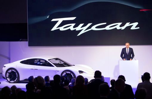 Auf der IAA ist der Porsche Taycan eine von zahlreichen E-Innovationen. Foto: dpa/Sebastian Gollnow