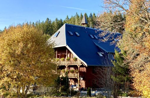 Traumhafte Kulisse mit Schwarzwaldhaus: die Mühle Schluchsee Foto: Matthias Ring